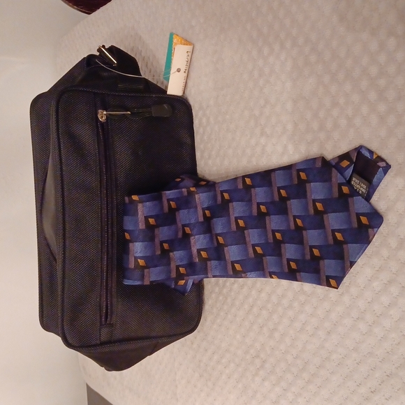 van heusen luggage bag